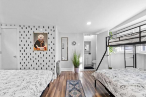 The Whimsical Estate Sleeps 16plus 20m to NYC FREE Parking